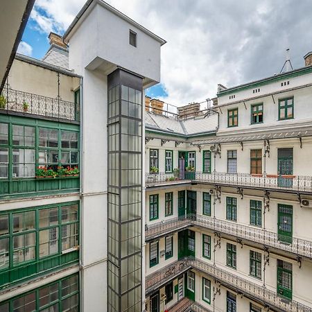 Design Apartment W Ac On Ring Road By Newave Apartments Budapest Kültér fotó